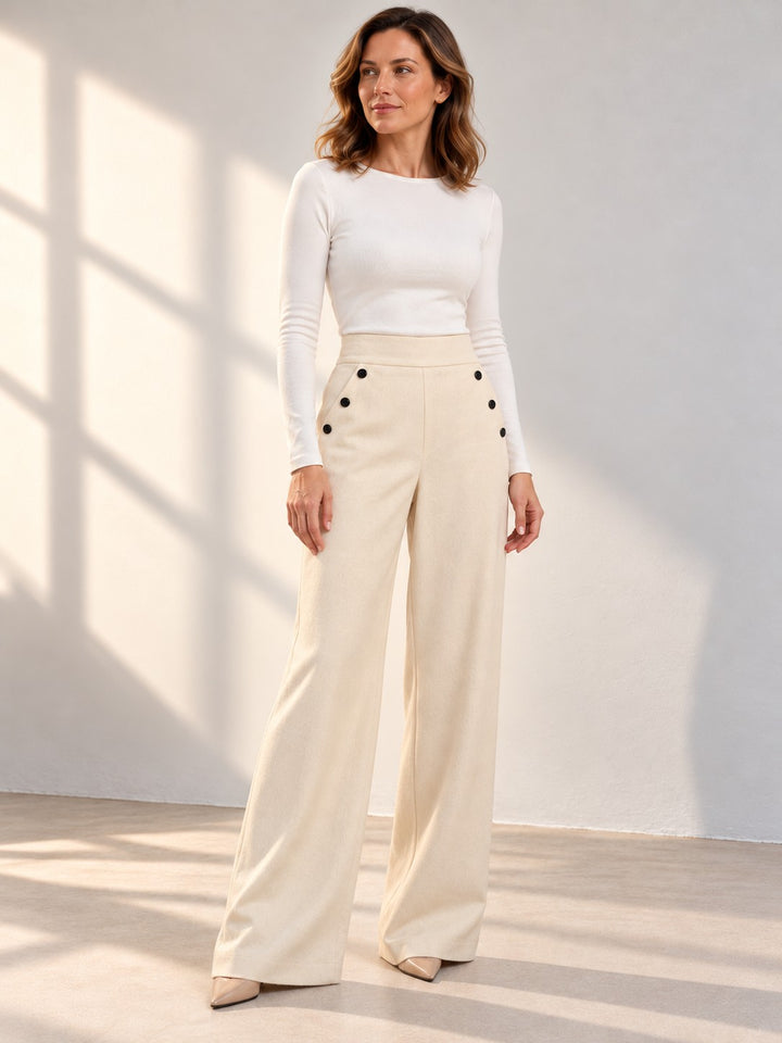 Dewi crème wide-leg broek met hoge taille en zwarte sierknoopjes langs de zakken