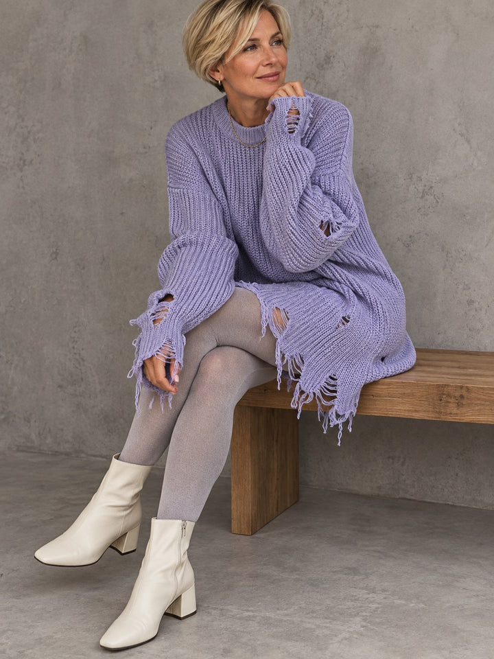 Kelly lila oversized gebreide truijurk met gerafelde details, gedragen door model